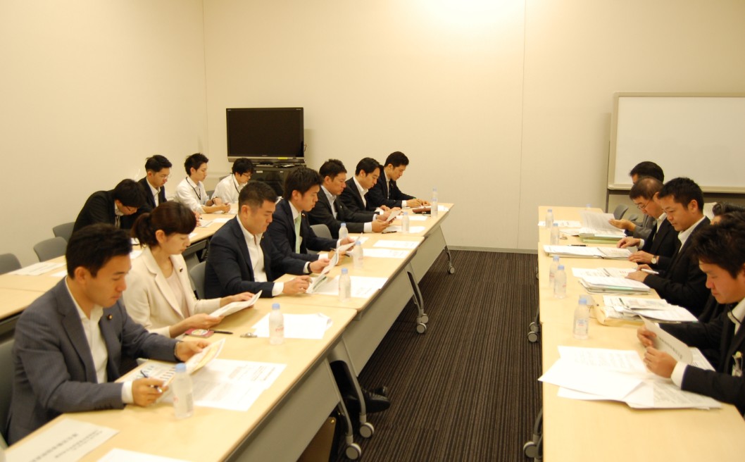 学生局で政府からヒアリング