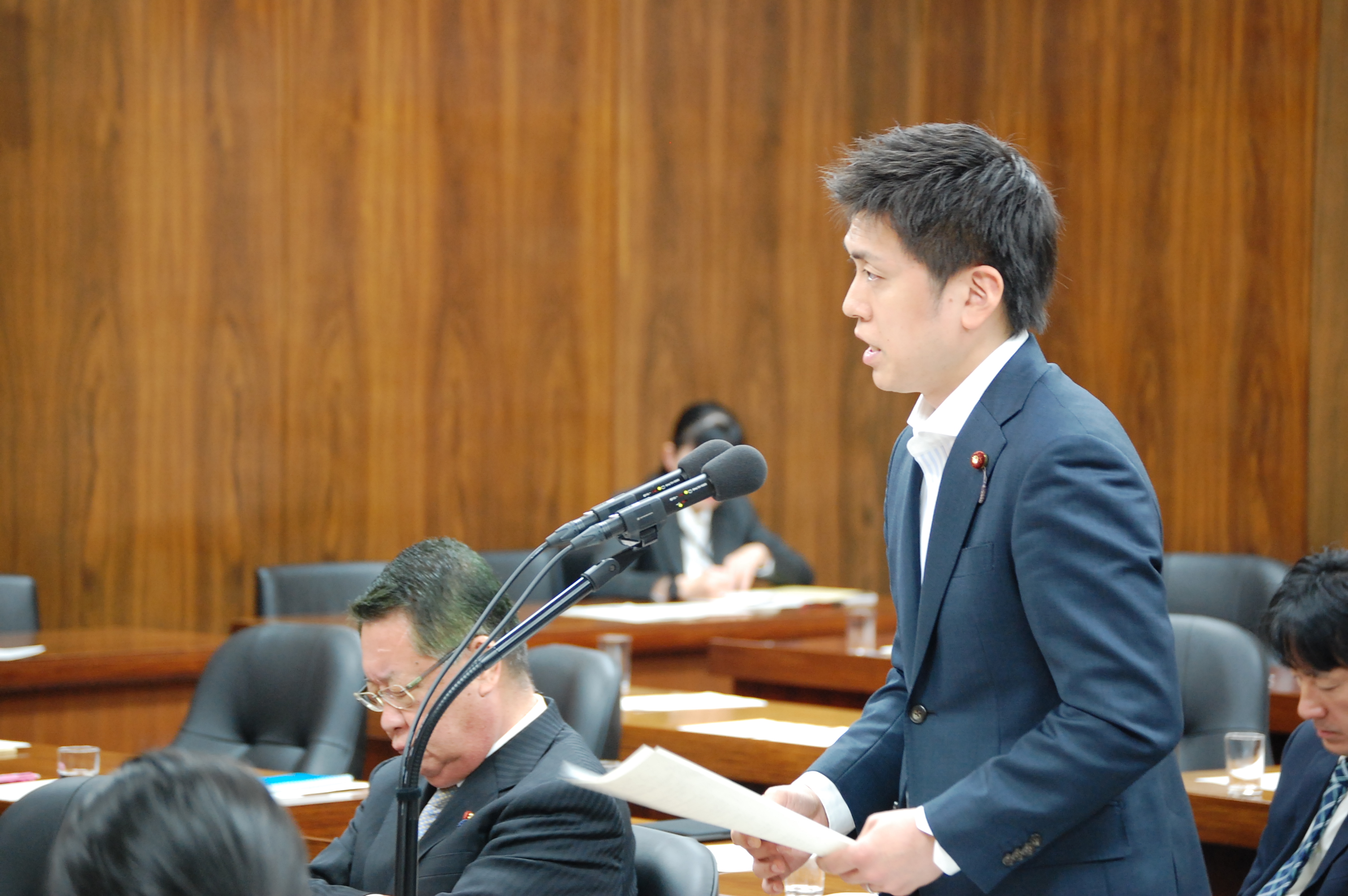 信用保険法等の改正で質疑