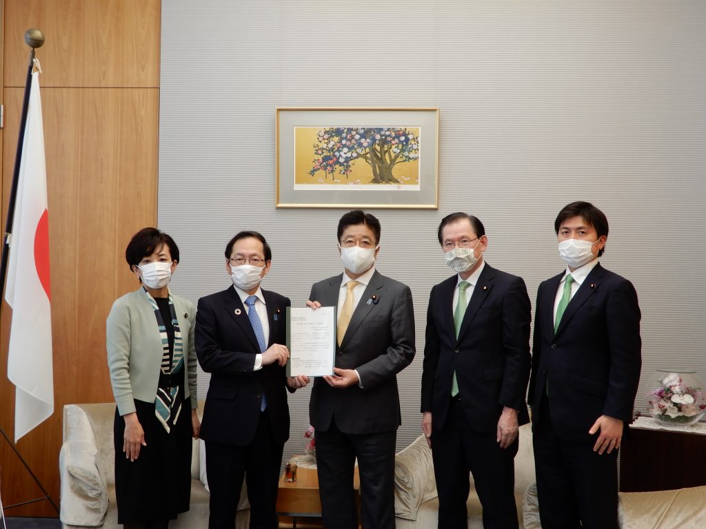 官房長官に経済対策などを緊急提言